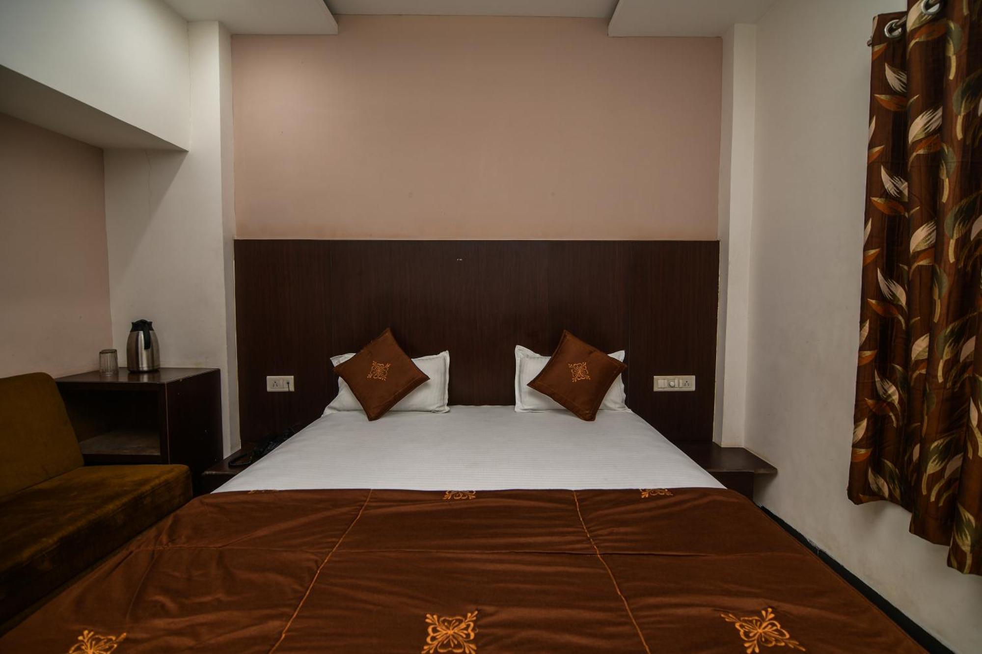 Shree Ram Hotel Ujjain Εξωτερικό φωτογραφία